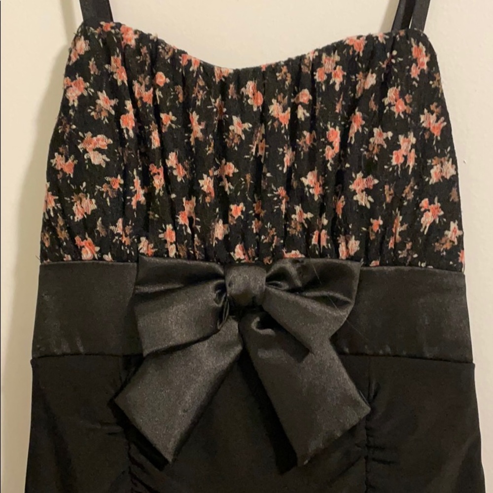 Dress - Picture 2 of 3